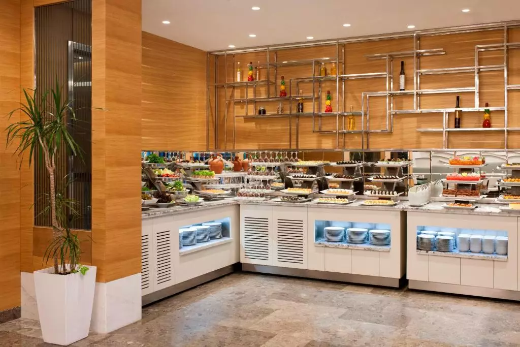 رستوران هتل الیت ورلد مارماریس